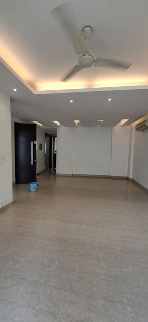Room in 3 BHK Builder Floor at Green Park – for Rent