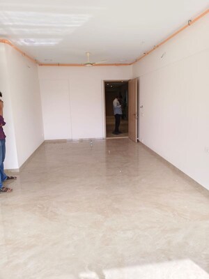 Living Room in 2.5 BHK Apartment at Chembur – for Rent
