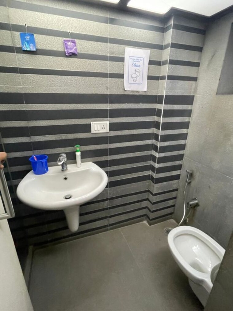 Bathroom, lower parel Commercial Office Space 900 Sq.Ft. In Lower Parel Mumbai 10550135