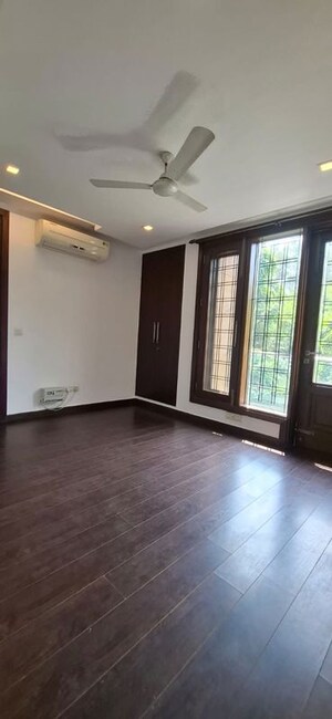 Room in 3 BHK Builder Floor at Hauz Khas – for Rent