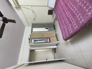 Furnished Amenities in 1.5 BHK Apartment at Veena Classic, Kandivali West – for Rent