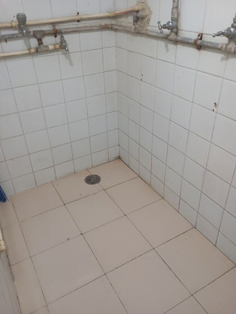 Bathroom, nav-aasawari-chs 1 Bedroom 495 Sq.Ft. Apartment In Andheri East Mumbai 10550169