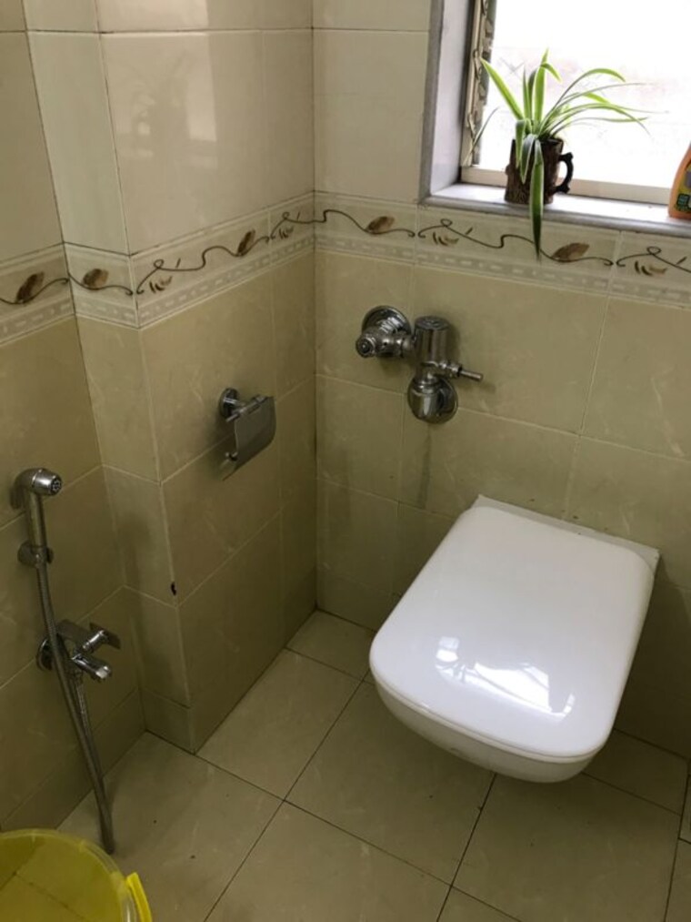 Bathroom, atlas-skywalker-chs 2 Bedroom 900 Sq.Ft. Apartment In Andheri West Mumbai 10406910