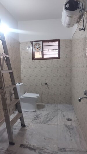 Bathroom in 5 BHK Independent House at Jubilee Hills – for Rent