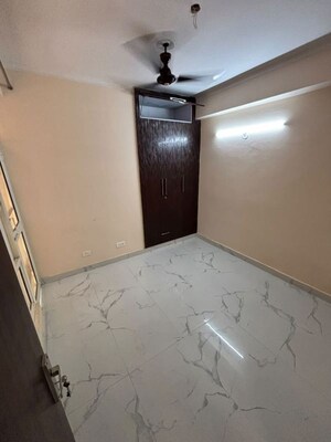 Room in 2 BHK Apartment at Supertech Eco Village II, Sector 16b Greater Noida – for Rent