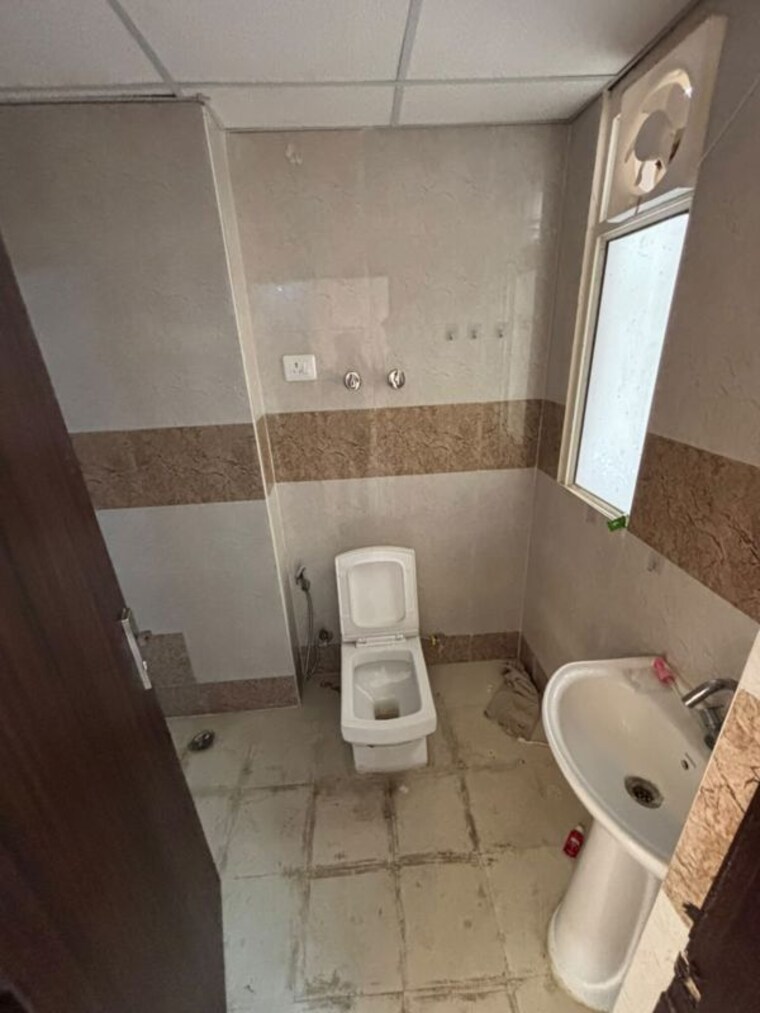 Bathroom, supertech-eco-village-ii 2 Bedroom 890 Sq.Ft. Apartment In Sector 16b Greater Noida Greater Noida 10550202