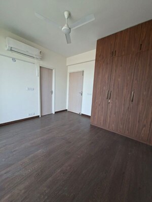 Room in 3 BHK Apartment at Bestech Park View Altura, Sector 79 – for Sale