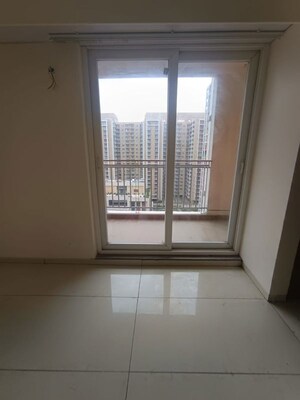 Room in 4 BHK Apartment at Gomti Nagar – for Rent