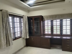 Room in 3 BHK Apartment at Guttala Begumpet – for Rent