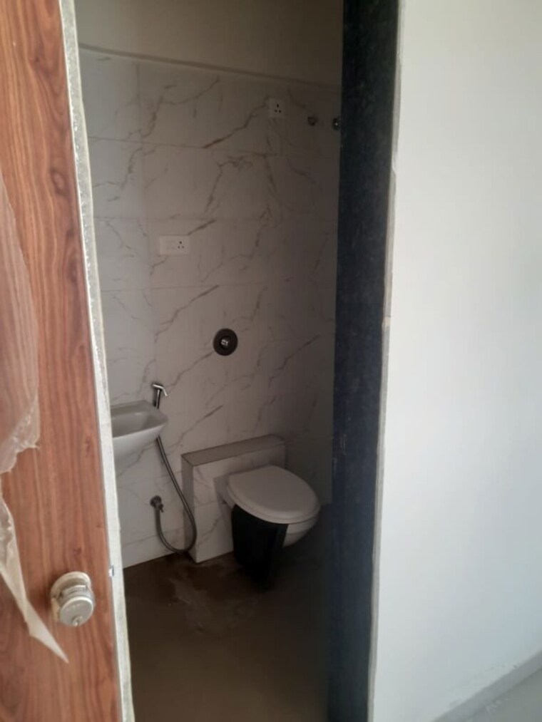Bathroom, kls-supremus 2 Bedroom 900 Sq.Ft. Apartment In Pashan Pune 10550258
