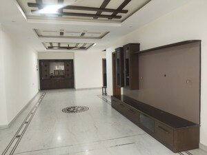 Room in 3 BHK Apartment at Guttala Begumpet – for Rent