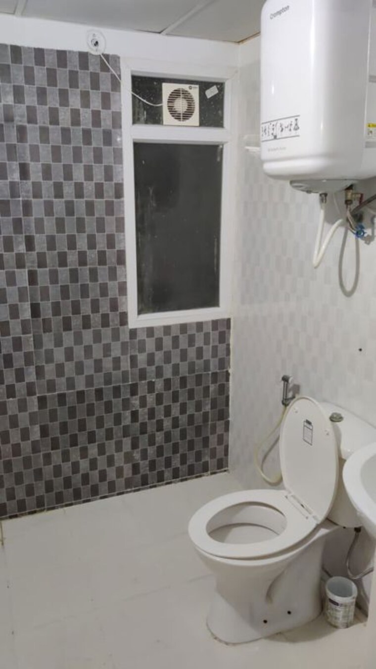 Bathroom, express-zenith 3 Bedroom 1485 Sq.Ft. Apartment In Sector 77 Noida 10550284