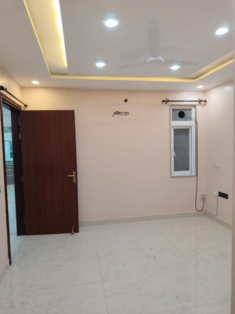 Room, vijayant-enclave 3 Bedroom 2500 Sq.Ft. Apartment In Sector 29 Noida 10550267