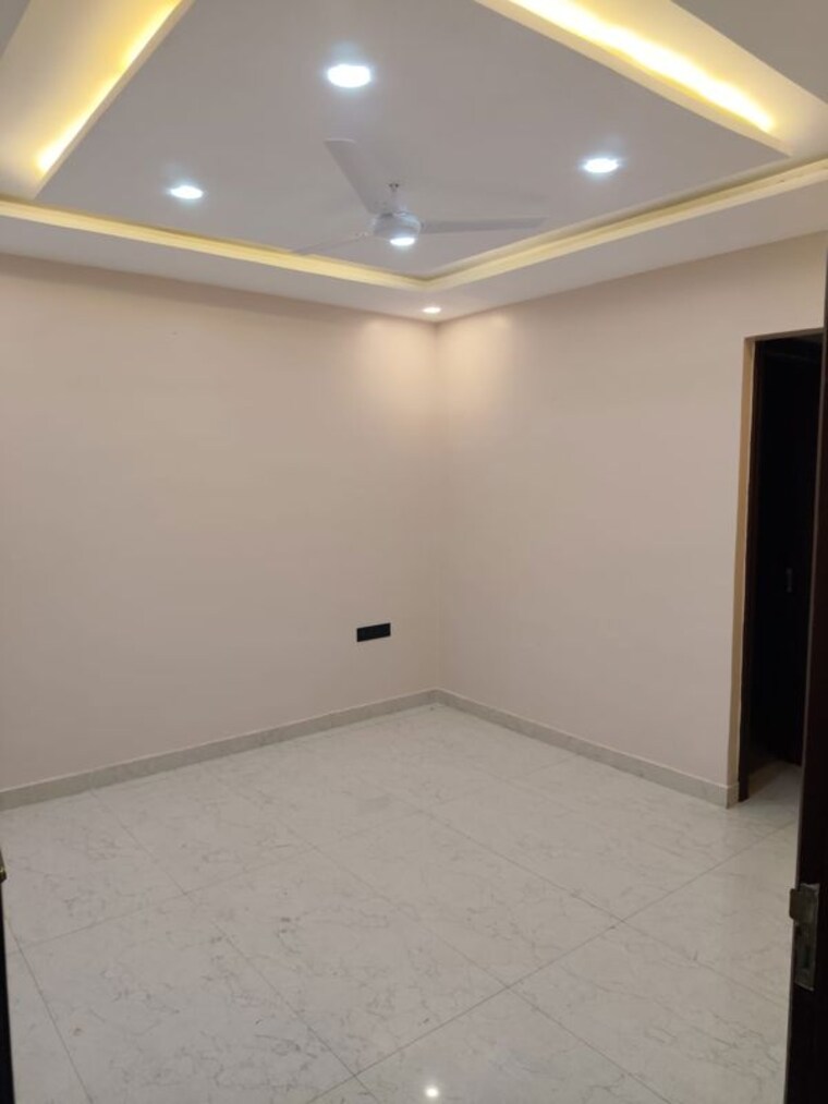 Room, vijayant-enclave 3 Bedroom 2500 Sq.Ft. Apartment In Sector 29 Noida 10550267