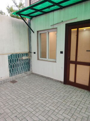 Room in 3 BHK Apartment at Vijayant Enclave, Sector 29 – for Rent