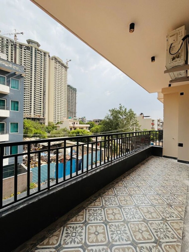 Balcony, sector 43 1 Bedroom 500 Sq.Ft. Builder Floor In Sector 43 Gurgaon 10550299