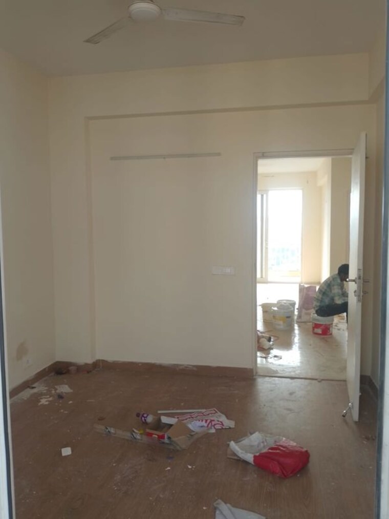 Room, emaar-palm-hills 3.5 Bedroom 1450 Sq.Ft. Apartment In Sector 77 Gurgaon 10550316