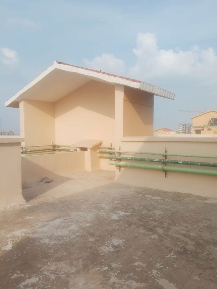 Swimming Pool, emaar-palm-hills 3.5 Bedroom 1450 Sq.Ft. Apartment In Sector 77 Gurgaon 10550316