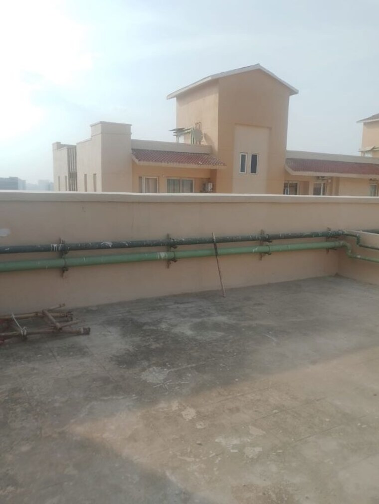 Swimming Pool, emaar-palm-hills 3.5 Bedroom 1450 Sq.Ft. Apartment In Sector 77 Gurgaon 10550316