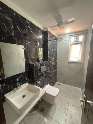 Team Area in 3 BHK Apartment at Saket – for Rent