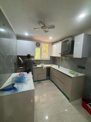 Team Area in 3 BHK Apartment at Saket – for Rent