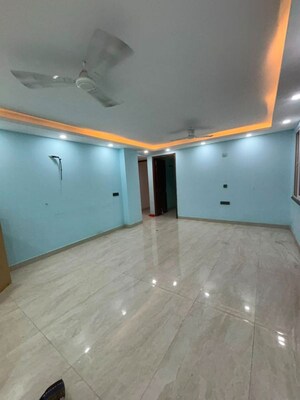 Room in 3 BHK Apartment at Saket – for Rent