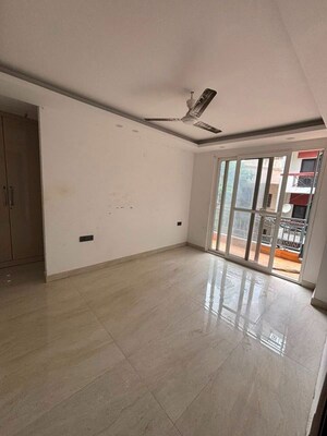 Room in 3 BHK Apartment at Saket – for Rent