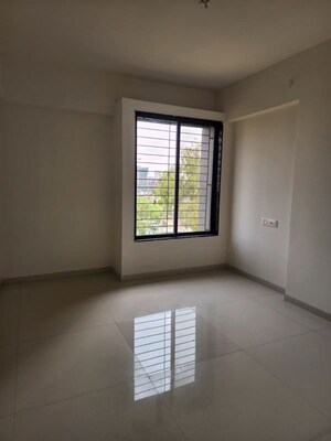Room in 2 BHK Apartment at Gera Emerald City, Kharadi – for Rent