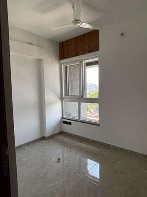 Room in 3 BHK Apartment at Gera Emerald City, Kharadi – for Rent