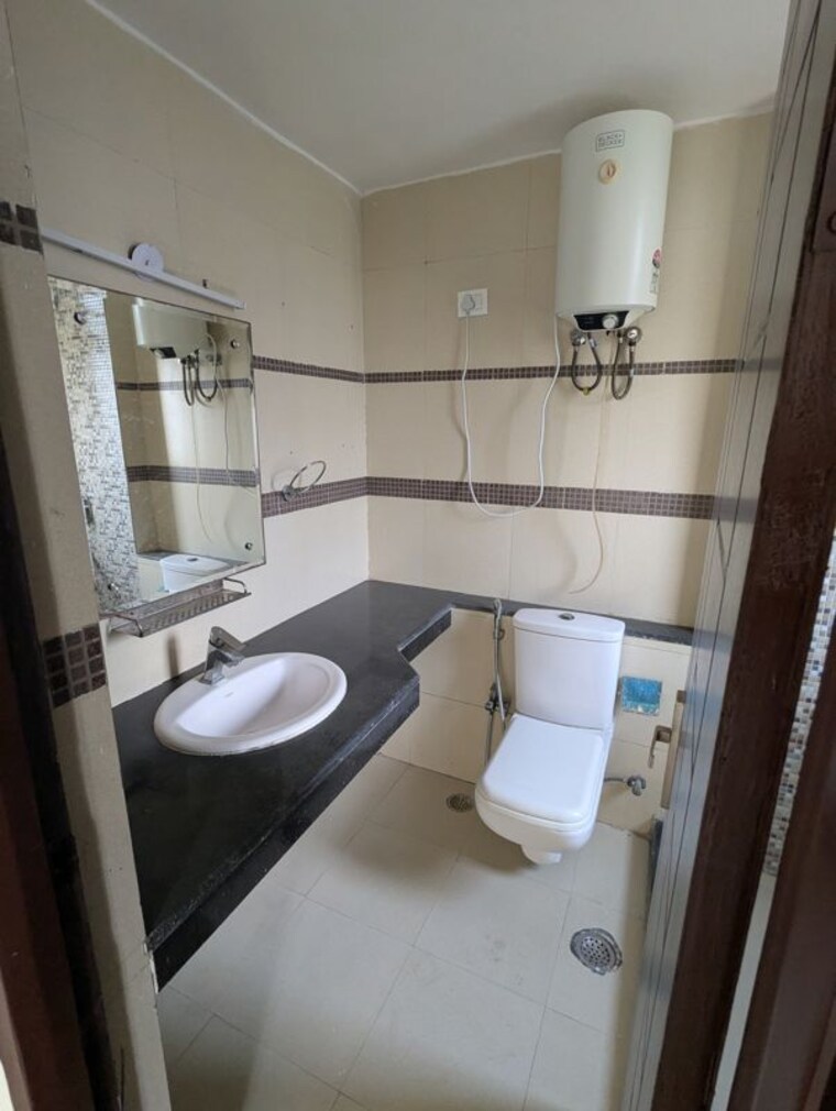 Bathroom, unitech-uniworld-gardens 3 Bedroom 1355 Sq.Ft. Apartment In Sector 47 Gurgaon 10550340