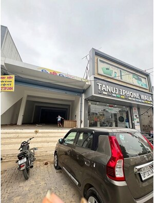  Showroom For Sale in Siyana Road