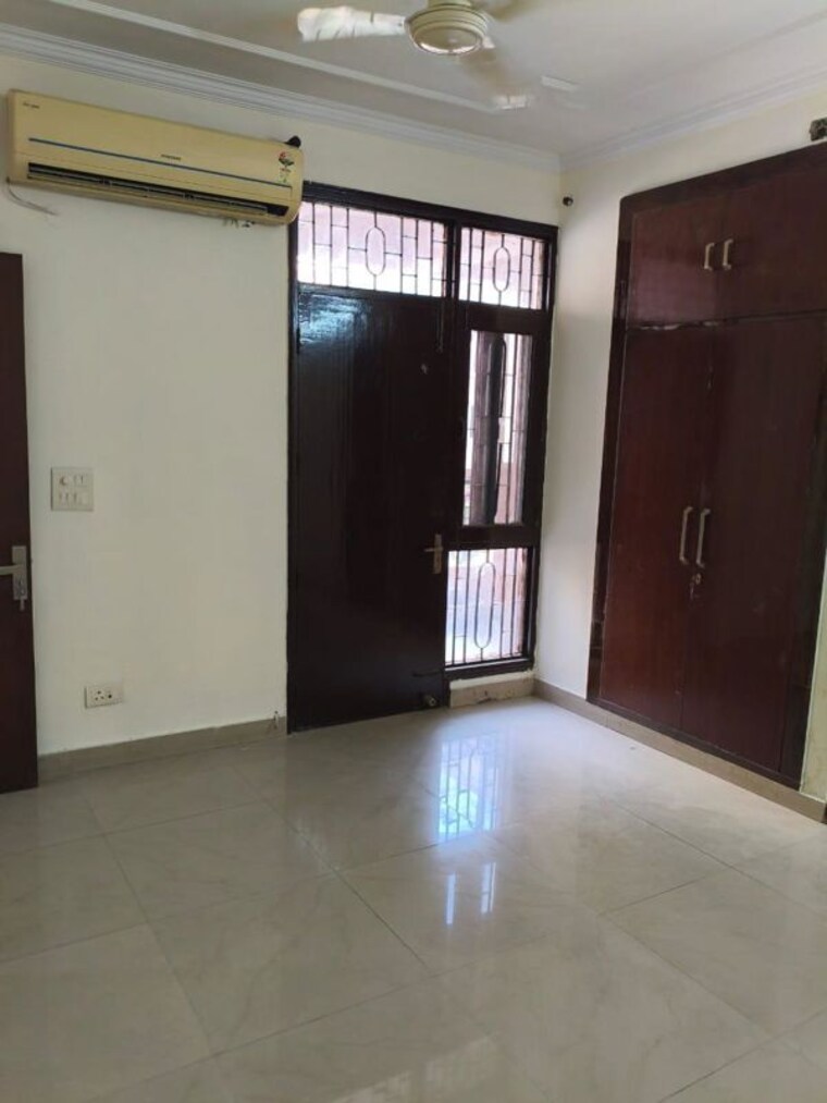 Room, sector 21 3 Bedroom 1550 Sq.Ft. Builder Floor In Sector 21 Gurgaon 10550389