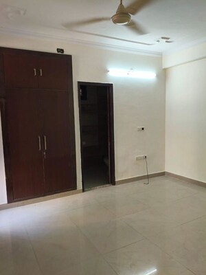 Room in 3 BHK Builder Floor at Sector 21 – for Rent