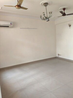 Room in 3 BHK Builder Floor at Sector 21 – for Rent