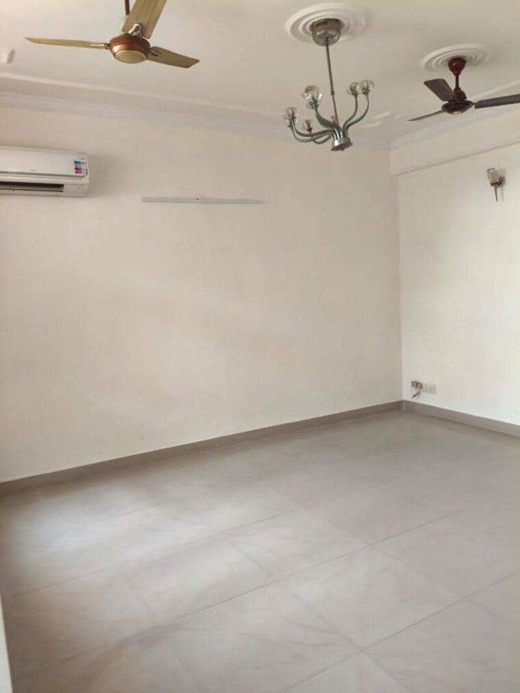 Room, sector 21 3 Bedroom 1550 Sq.Ft. Builder Floor In Sector 21 Gurgaon 10550389