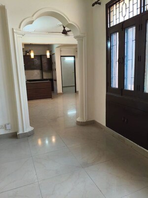 Room in 3 BHK Builder Floor at Sector 21 – for Rent