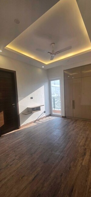 Room in 3 BHK Builder Floor at Sector 23 – for Rent