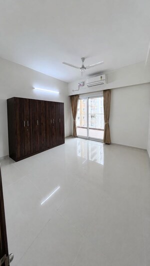 Room in 4 BHK Apartment at LnT Raintree Boulevard, Hebbal – for Rent