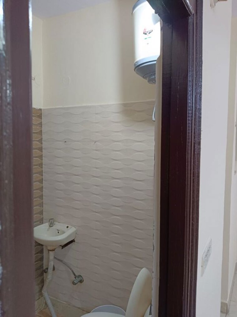 Bathroom, lajpat nagar 4 Studio 456 Sq.Ft. Apartment In Lajpat Nagar 4 Delhi 10550428