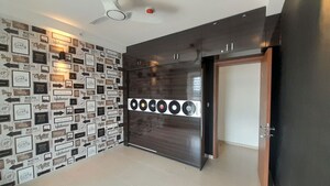 Room in 4 BHK Apartment at Prestige Misty Waters, Hebbal – for Rent