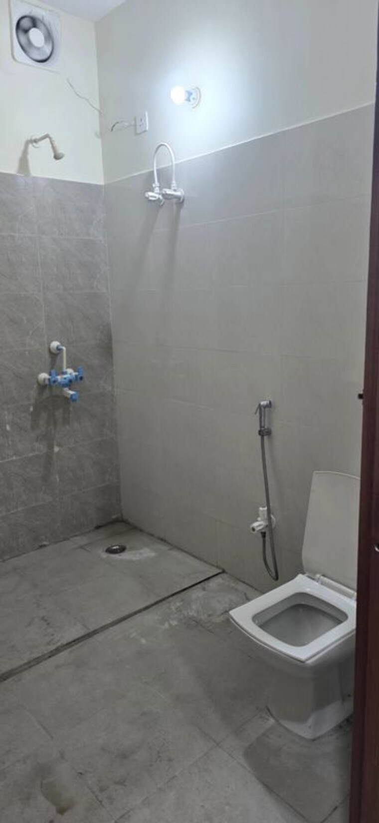 Bathroom, sector 104 3 Bedroom 200 Sq.Mt. Independent House In Sector 104 Noida 10550484