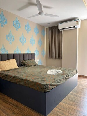 Bedroom in 1 BHK Builder Floor at Sector 43 – for Rent