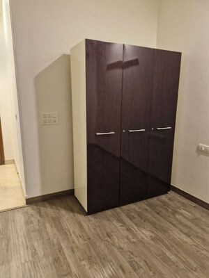 Room in 3 BHK Builder Floor at Sector 43 – for Rent