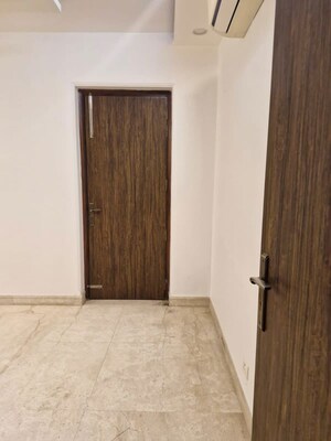 Room in 3 BHK Builder Floor at Sector 43 – for Rent