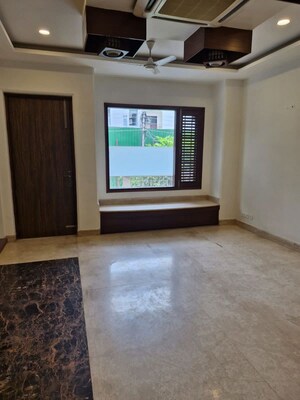Room in 3 BHK Builder Floor at Sector 43 – for Rent