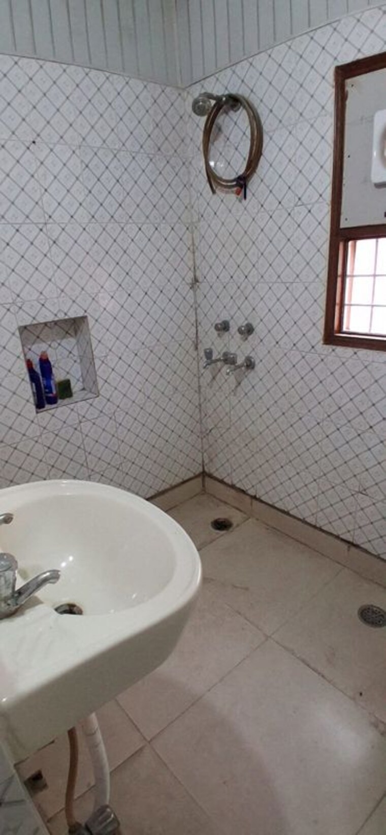 Bathroom, vasant kunj 2 Bedroom 1600 Sq.Ft. Apartment In Vasant Kunj Delhi 10550656