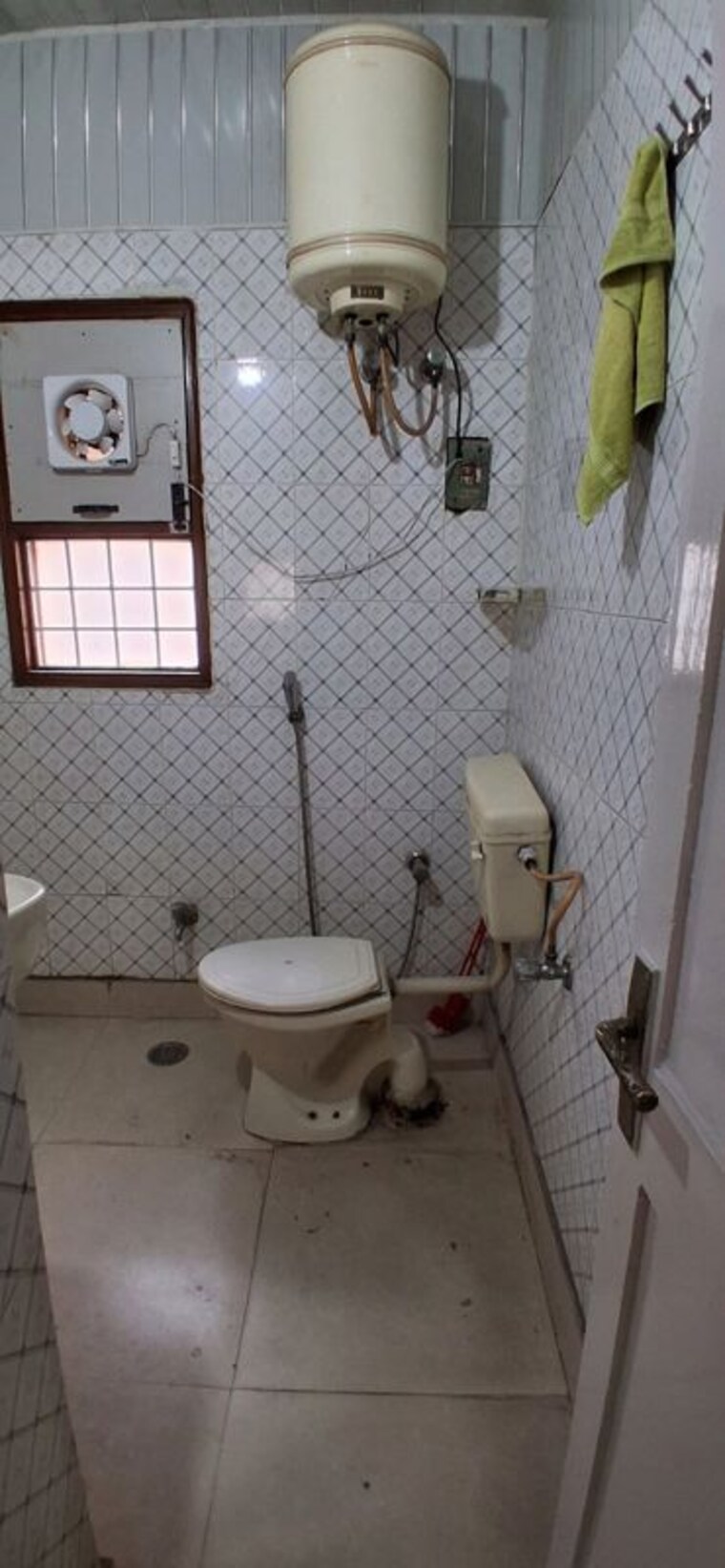 Bathroom, vasant kunj 2 Bedroom 1600 Sq.Ft. Apartment In Vasant Kunj Delhi 10550656