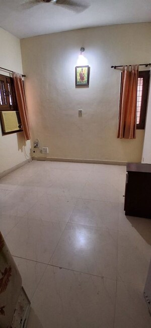 Room in 2 BHK Apartment at Vasant Kunj – for Rent