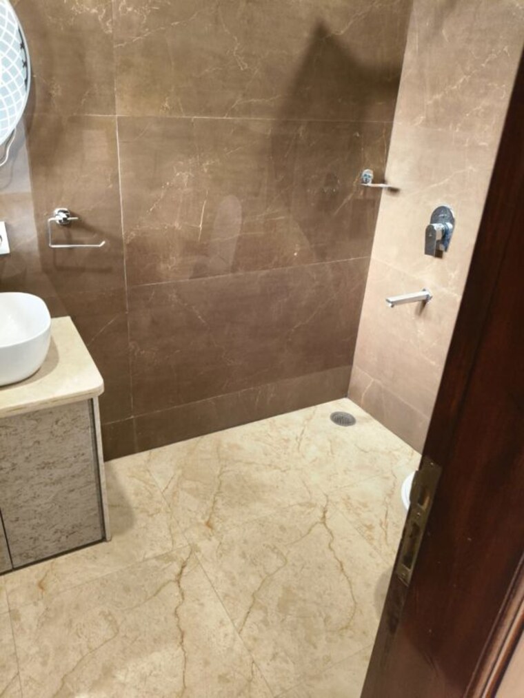Bathroom, sector 22 2 Bedroom 1600 Sq.Ft. Builder Floor In Sector 22 Gurgaon 10550725