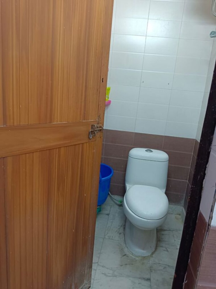 Bathroom, lajpat nagar 4 1 Bedroom 578 Sq.Ft. Builder Floor In Lajpat Nagar 4 Delhi 10550786